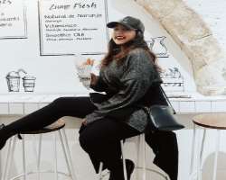She loves travelling and was in Barcelona, Spain in August 2020.